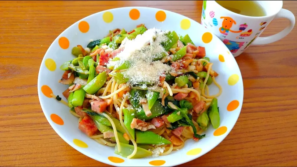 Snapdishの料理写真:3/16のお昼ごはん🍝
水掛け菜のペペロンチーノパスタ|卯月さん