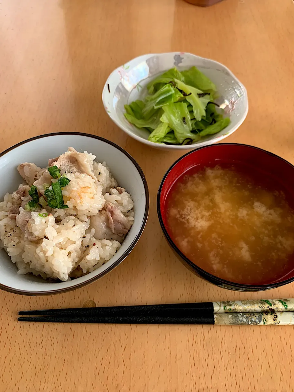 豚バラ炊き込みご飯&キャベツの塩昆布和え的なやつ|G0MAさん