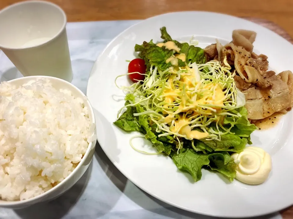 Snapdishの料理写真:スタミナポーク定食 ¥690|Blue Moon Caféさん