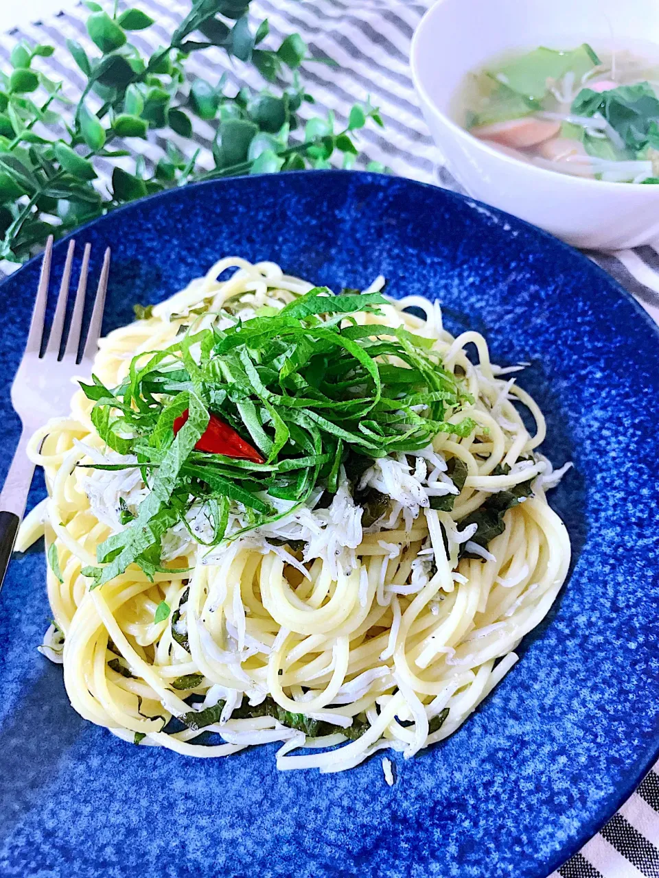 シラスと大葉のペペロンチーノ&青梗菜とウインナーのスープ|オーロラさん