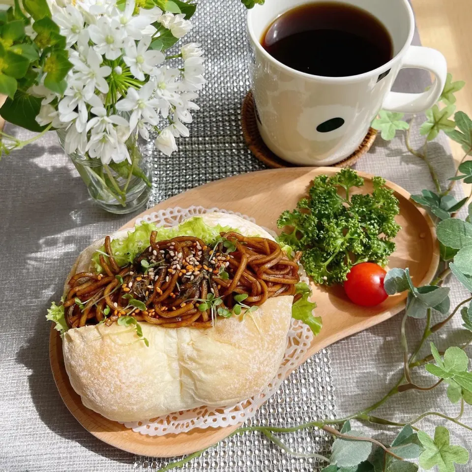 3/17❤︎ソース焼きそばサンド🌱✨

〈サンド具材〉
・ソフトフランスパン
・ソース焼きそば|Makinsさん