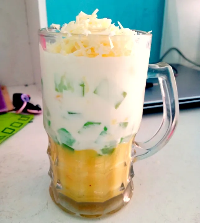 es jagung hawai. it is made of sweet corn, jelly, milk n cheesse. i loved it|Anna Ganigaさん