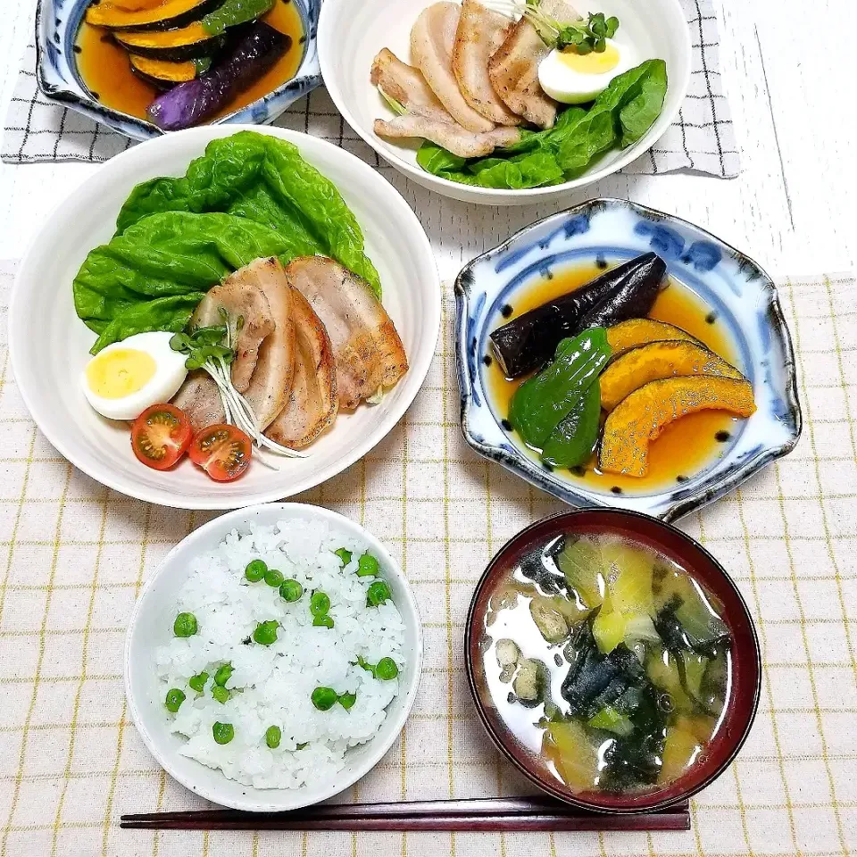 豆ごはん
豚バラ焼肉
野菜の焼きびたし
味噌汁|ひぃちゃんさん