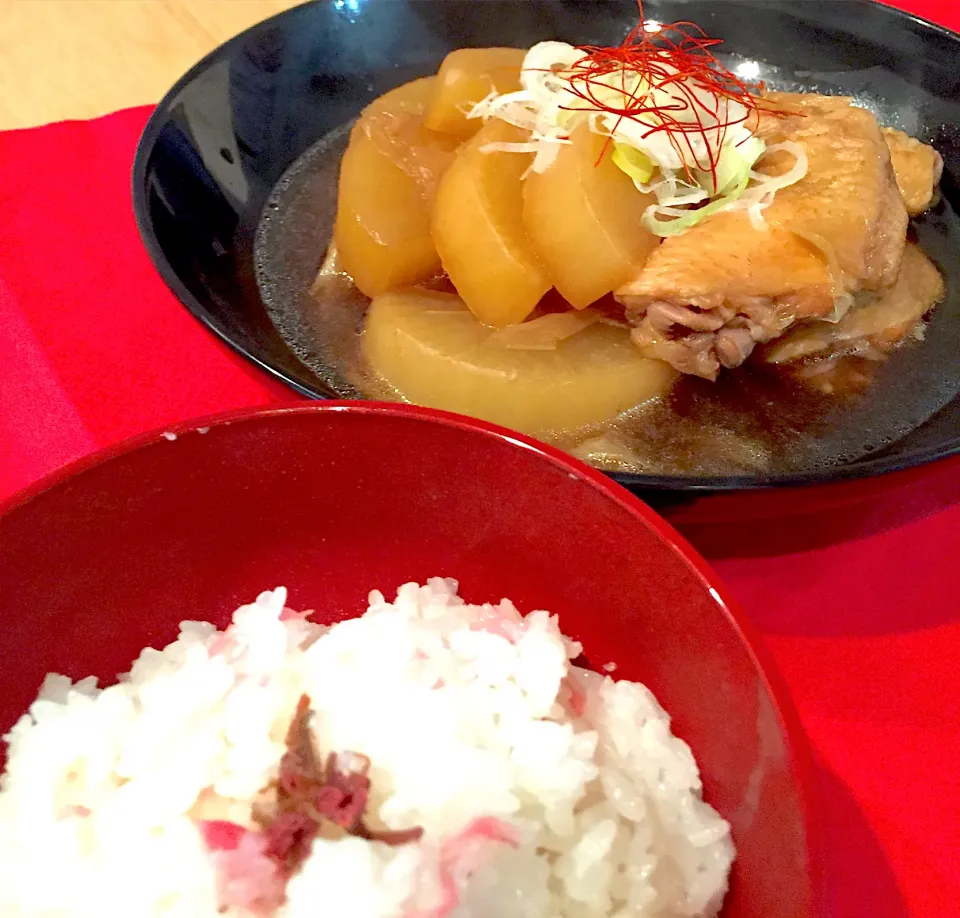 桜ごはんと鶏の手羽先と大根の煮物|Sさん