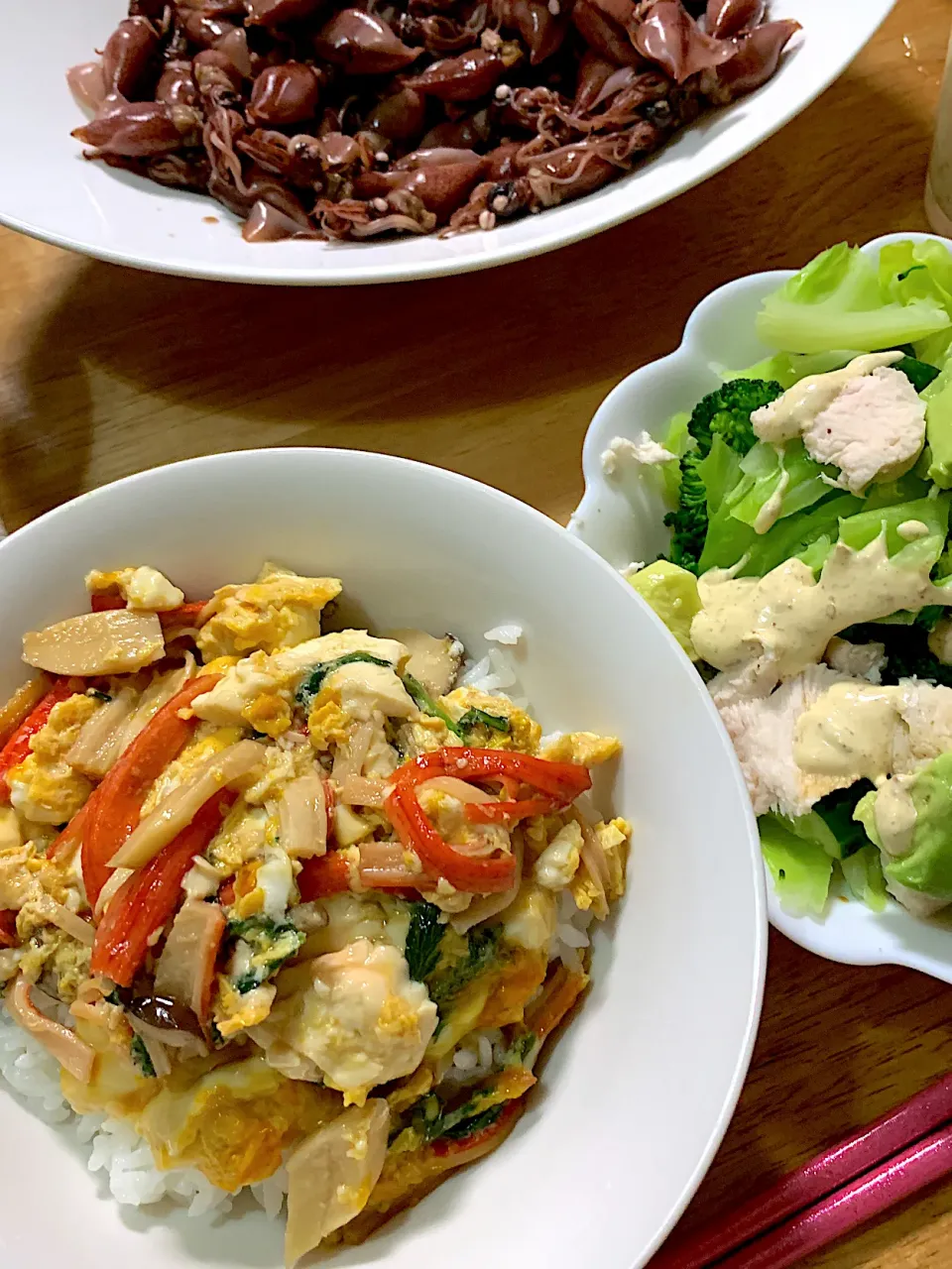 Snapdishの料理写真:カニカマと豆腐の卵とじ丼、温野菜と蒸し鷄のサラダ、ホタルイカ🌟|kaokaoさん