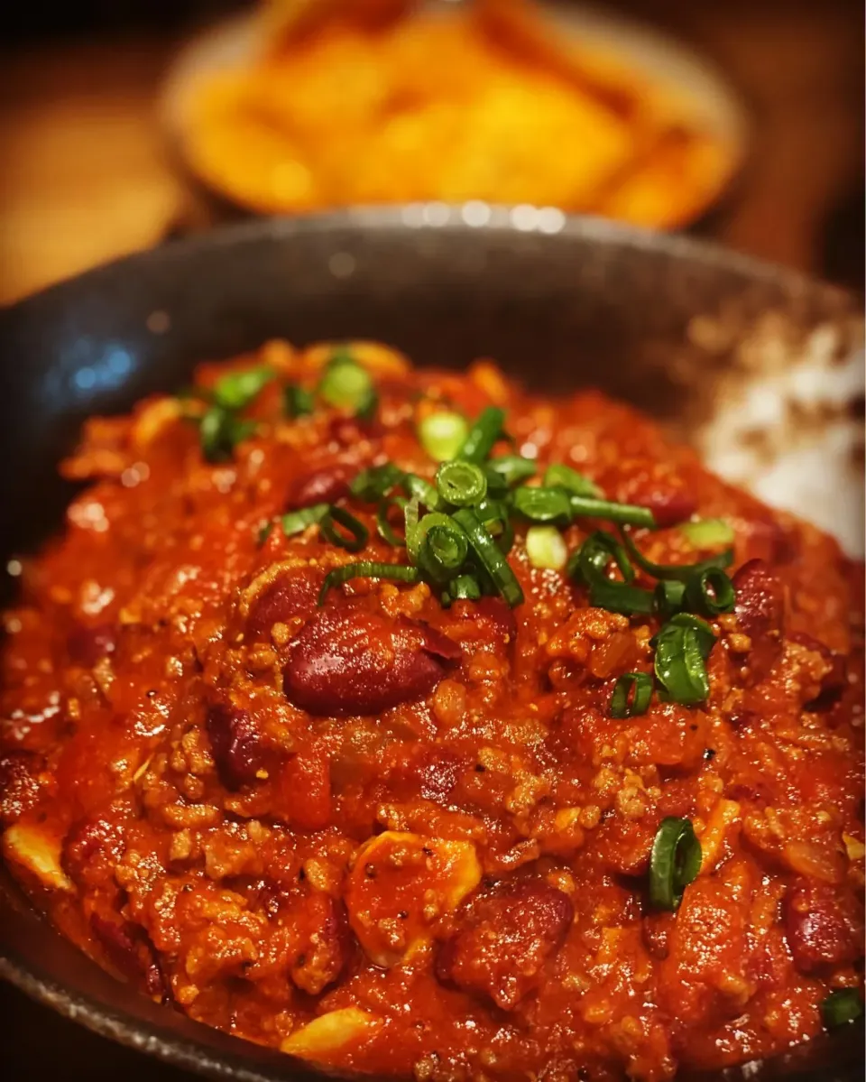 Snapdishの料理写真:Dinner ! Dinner ! 
Hot Hot Hot 
Beef Chili Con Carne with Steamed Rice & Nacho Chips 
I think I made very hot got a sweat on lol 😂 
#beefchilli # nachos #homec|Emanuel Hayashiさん