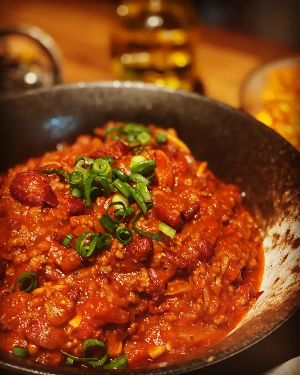 Dinner ! Dinner ! 
Hot Hot Hot 
Beef Chili Con Carne with Steamed Rice & Nacho Chips 
I think I made very hot got a sweat on lol 😂 
#beefchilli # nachos #homec|Emanuel Hayashiさん