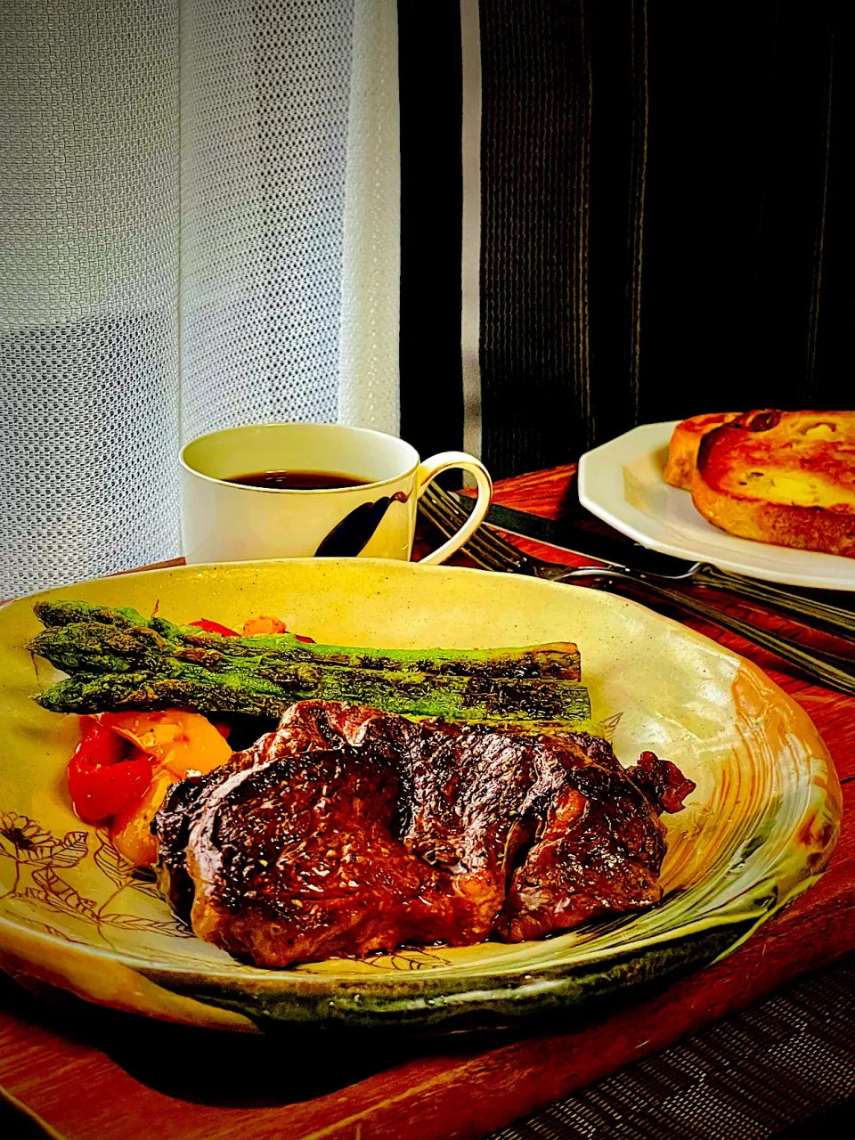 ビーフステーキランチ✨✨✨自分へのご褒美だ。たまには良かろう❣️😋|イチロッタさん