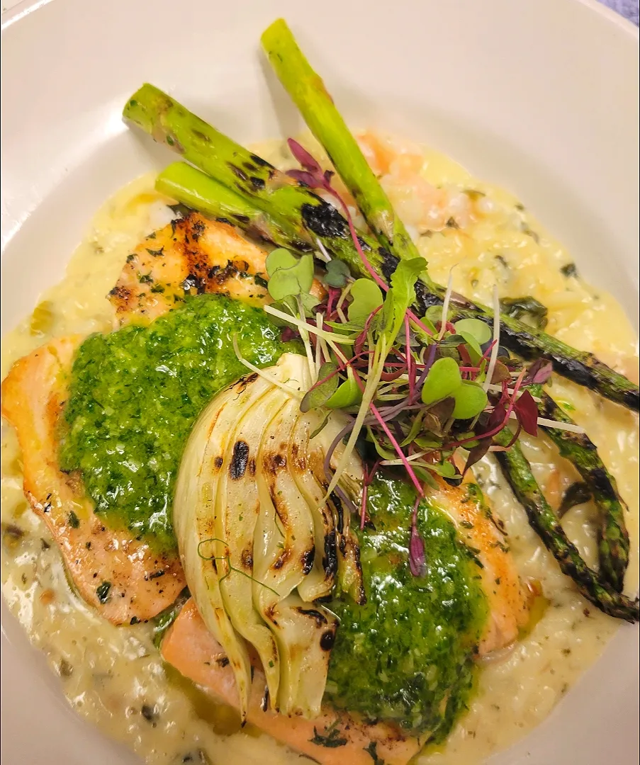 fennel salmon served over shrimp and asparagus risotto...|Charlie Hustleさん