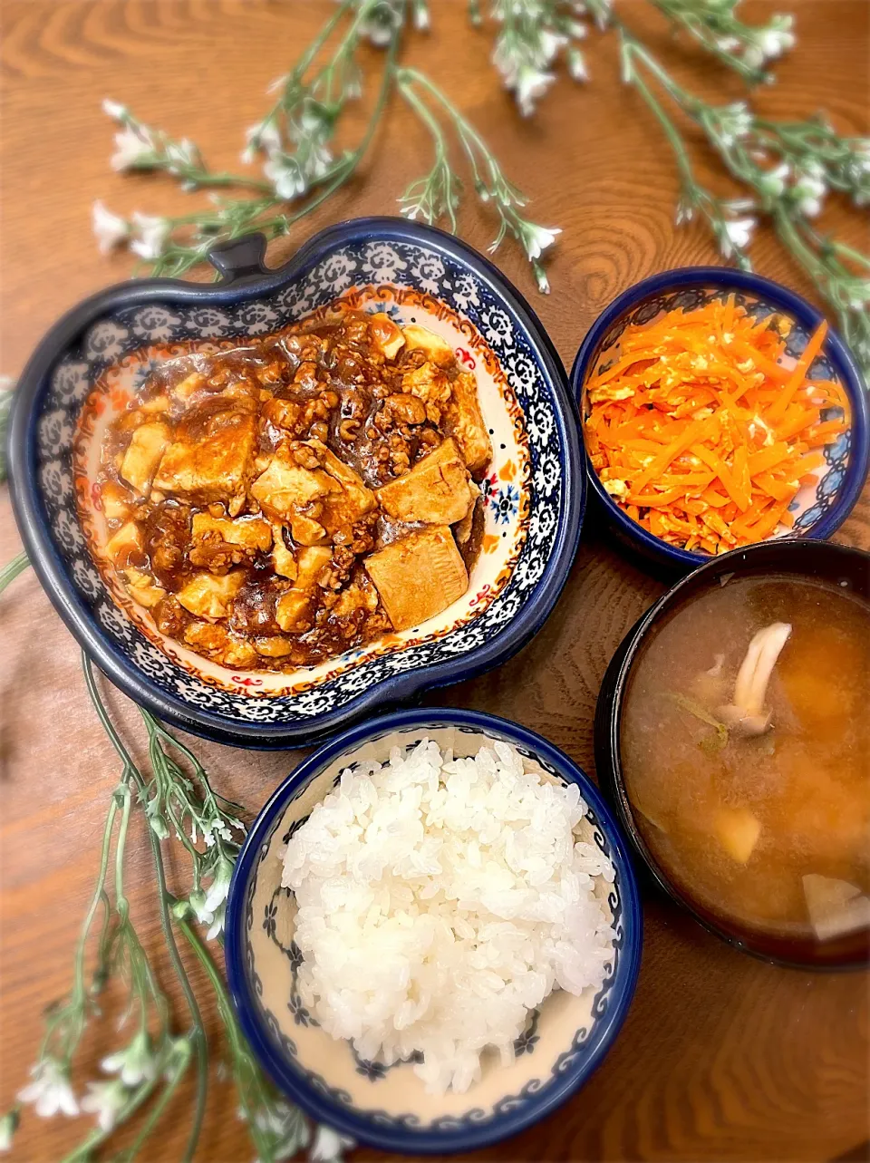 麻婆豆腐とにんじんしりしりの夕飯|マミさん