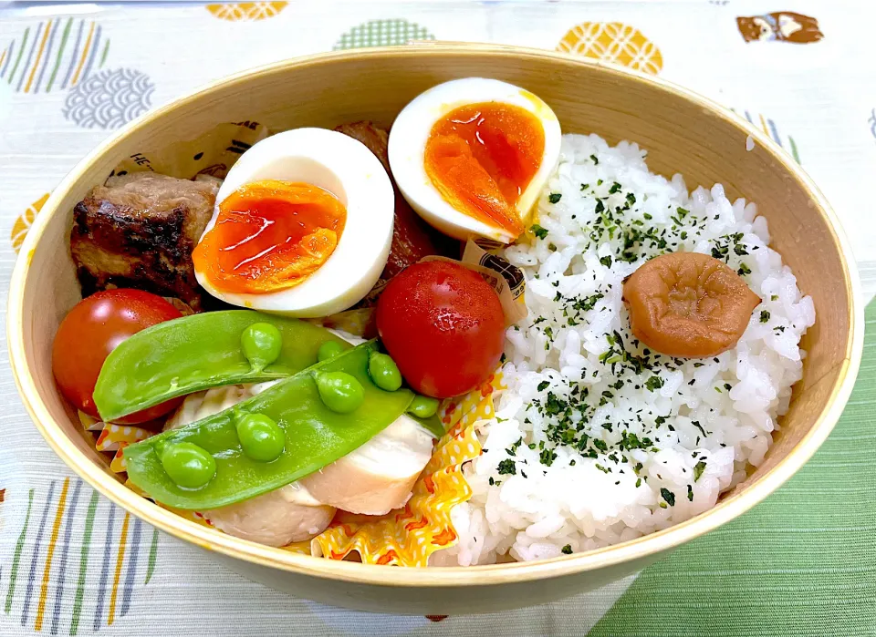 Snapdishの料理写真:豚角煮、鶏ハムと半熟卵🍱|なお🅿️さん