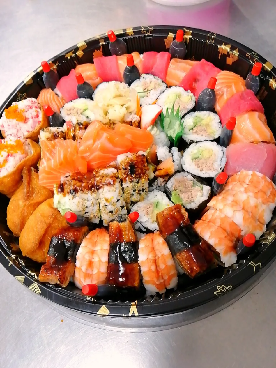 (C4)sashimi sushi deluxe platter|Heby Lowさん