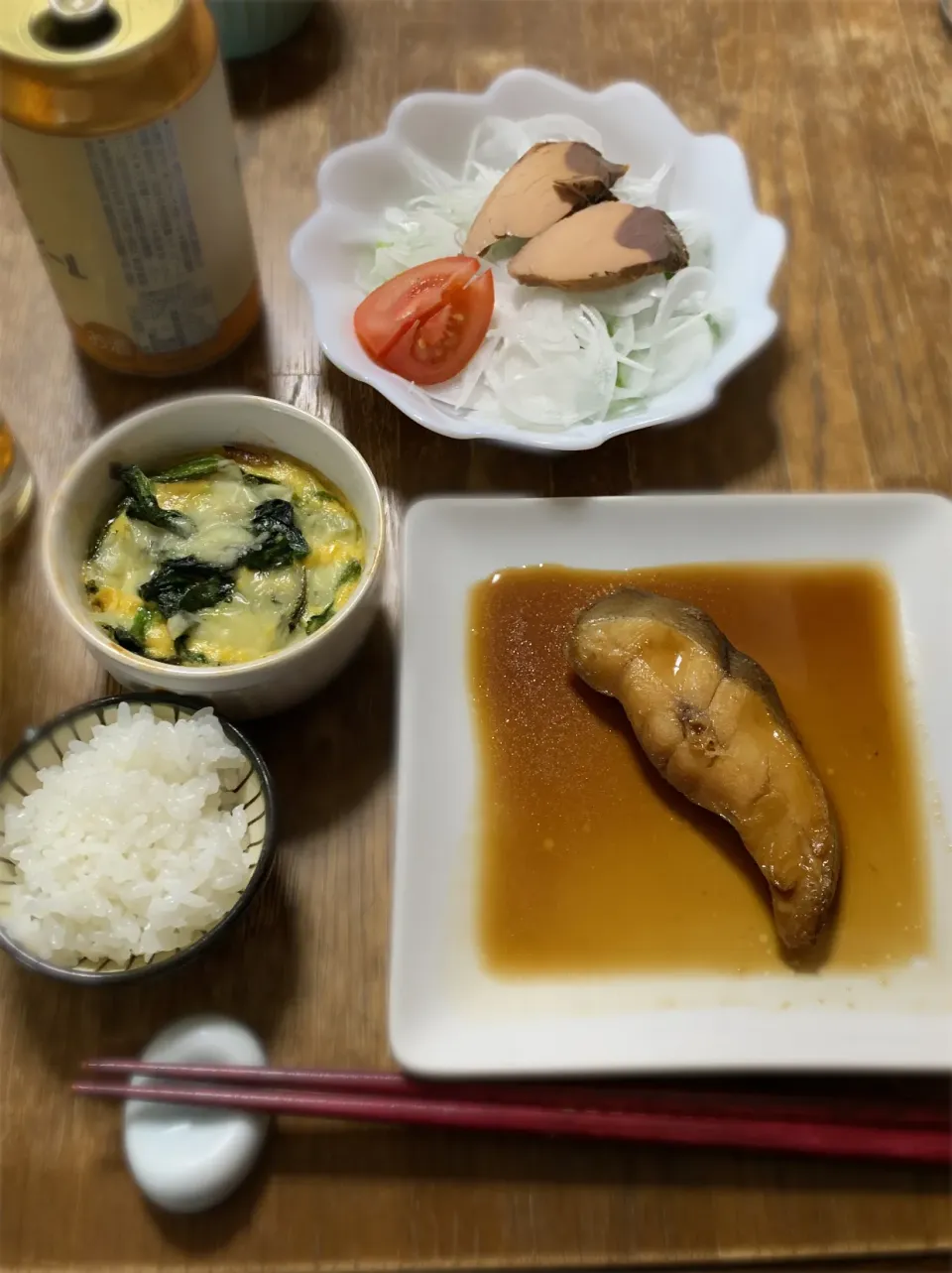 Snapdishの料理写真:カレイの煮付け・新玉ねぎのサラダ〜味ぽん〜・ほうれん草のキッシュ・具沢山味噌汁・ご飯|ちびろ菌さん