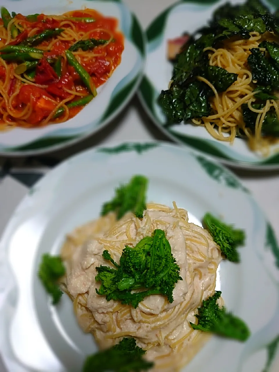 アスパラトマトパスタ  カーボロネロのペペロンチーノ  ケールの花入りたらこスパ|オーリーさん