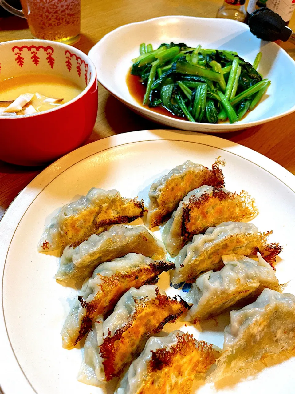 Snapdishの料理写真:餃子🥟で晩御飯|Mikaさん