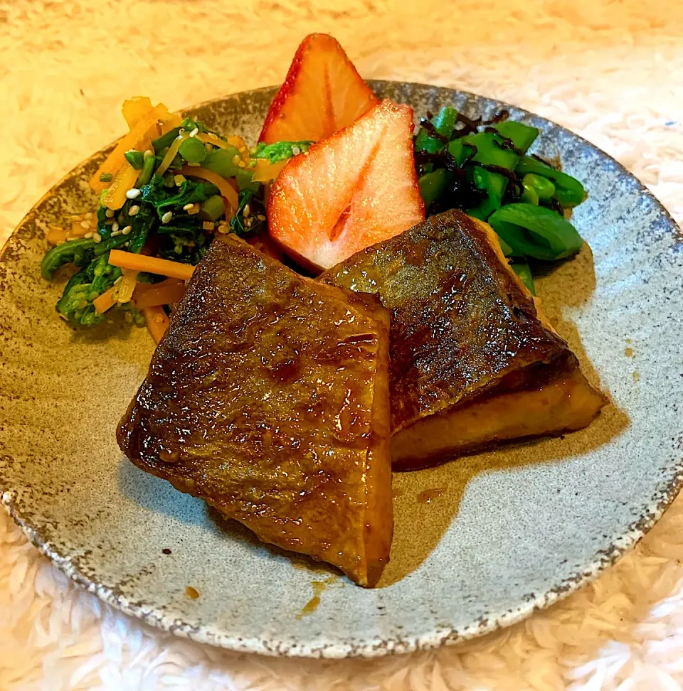 春メニュー🍀イナダの照り焼き🐟|みっこちゃんさん