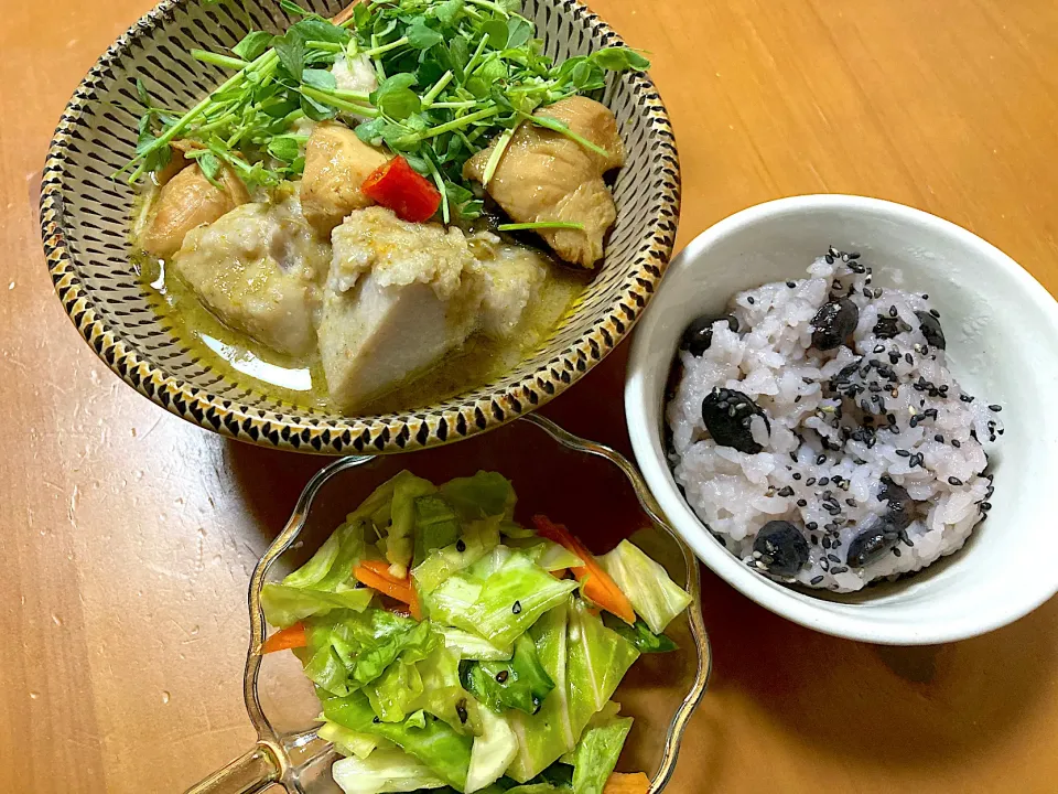 グリーンカレー、黒豆ご飯、キャベツのマリネ😋変な組み合わせ笑|さくたえさん