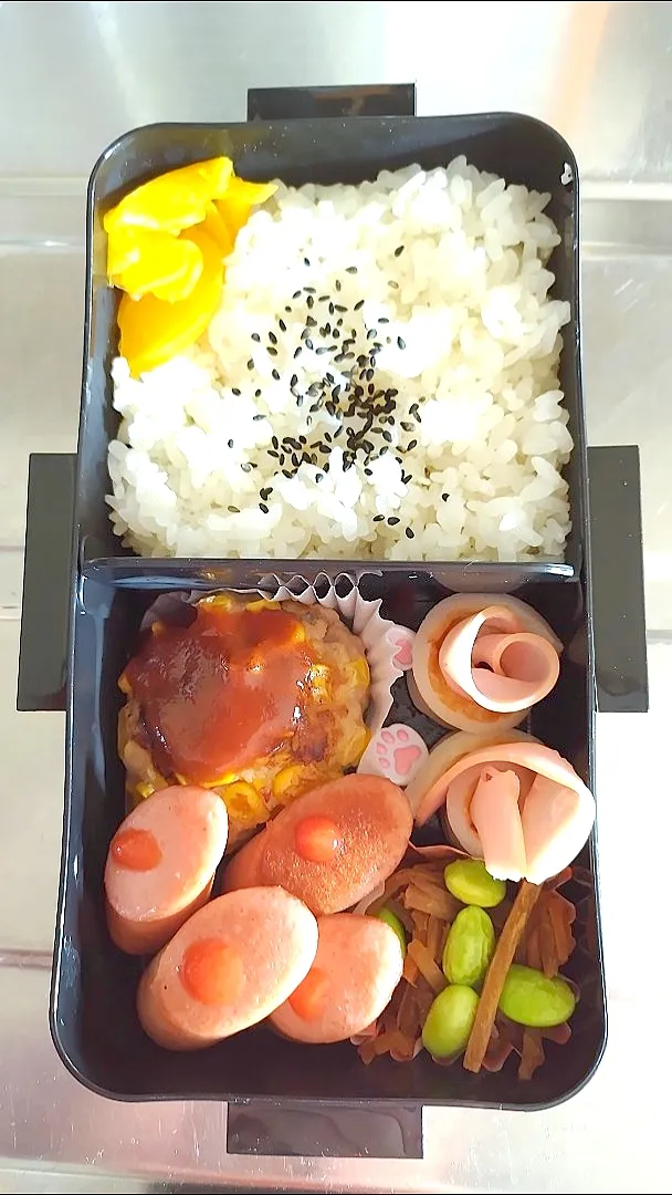 旦那弁当　2022/3/20

デミハンバーグ
ウインナー
ちくわハムのクルクルロール
きんぴらごぼう|ユキヨメ♪さん