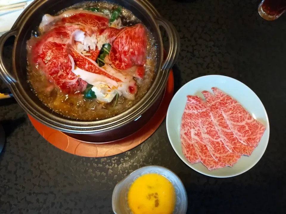 函館の阿さ利本店ですき焼き、鶏だしで食べるすき焼きは意外とあっさりしてて、結構肉食べれる|フージさん