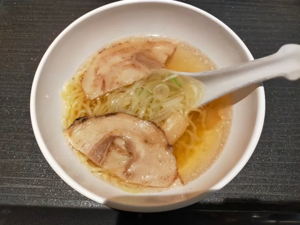 函館国際ホテルで朝食バイキングのシメで塩ラーメン。中々美味しい|フージさん