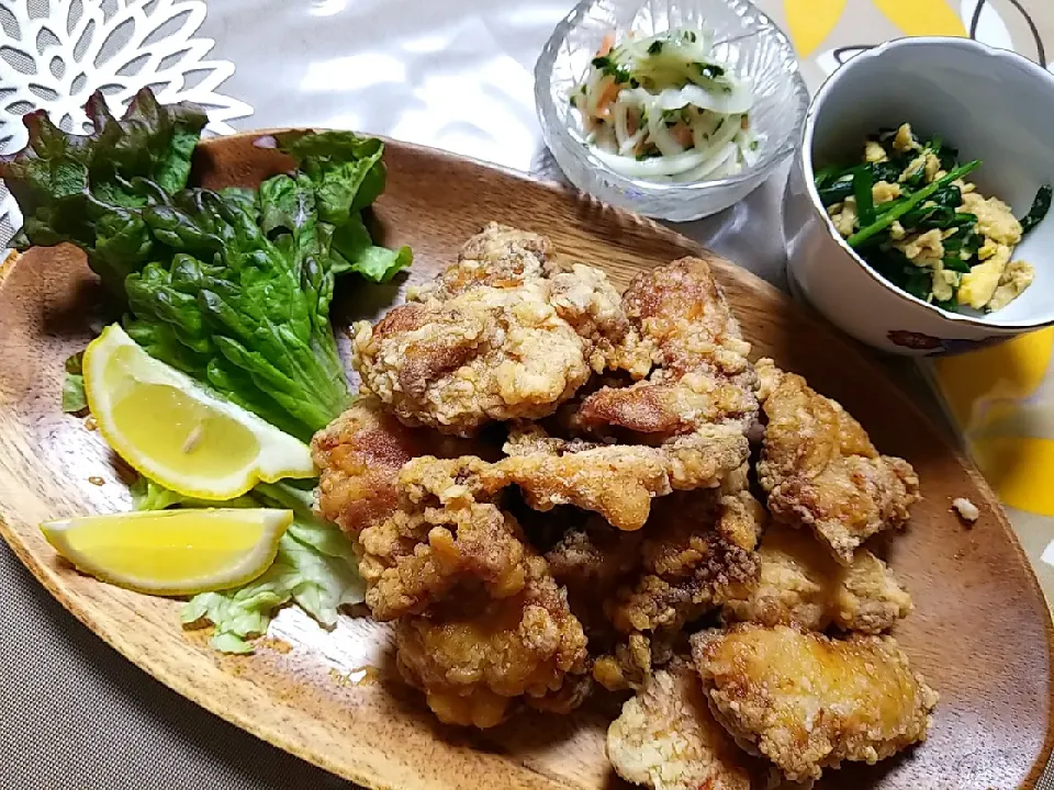 鶏の唐揚げ・サーモンのマリネ・ニラ玉🍺|Rrrさん