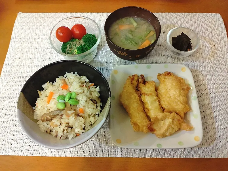 ☆混ぜご飯
☆とり天
☆野菜みそ汁
☆昆布佃煮
☆ブロッコリー＆ミニトマト|chikakoさん