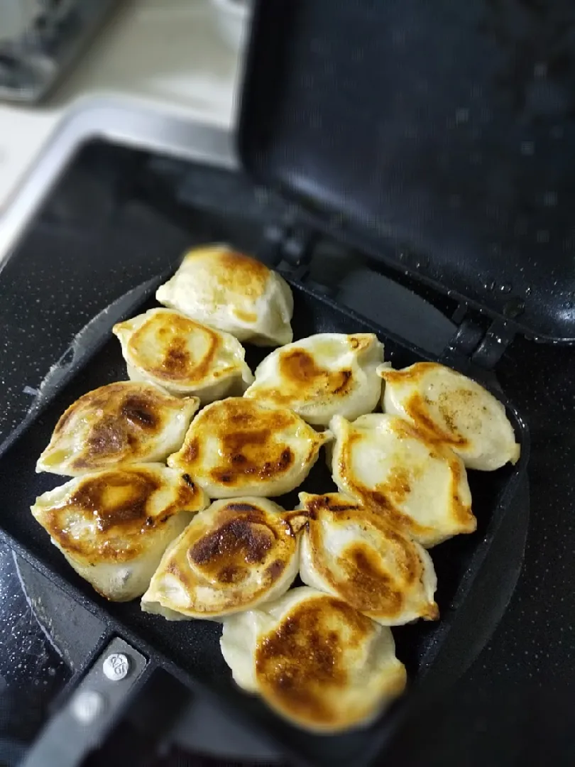 ホットサンドメーカーで焼き水餃子|setuさん