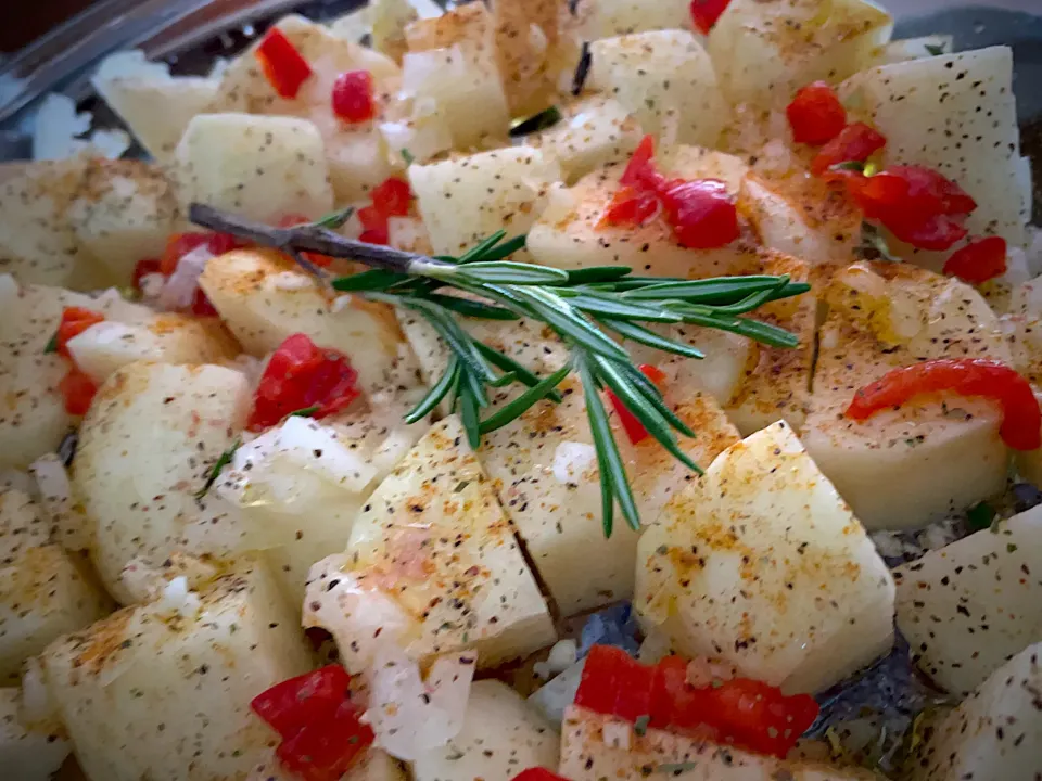 Rosemary Seasoned Potatoes|AtTheTableさん