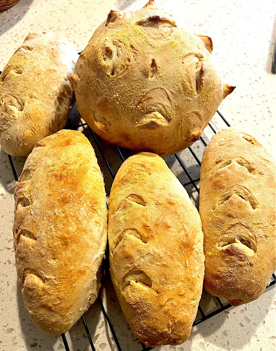 Sunday’s freshly baked mini baguette and mini Artisan bread🥖🍞|🌺IAnneさん