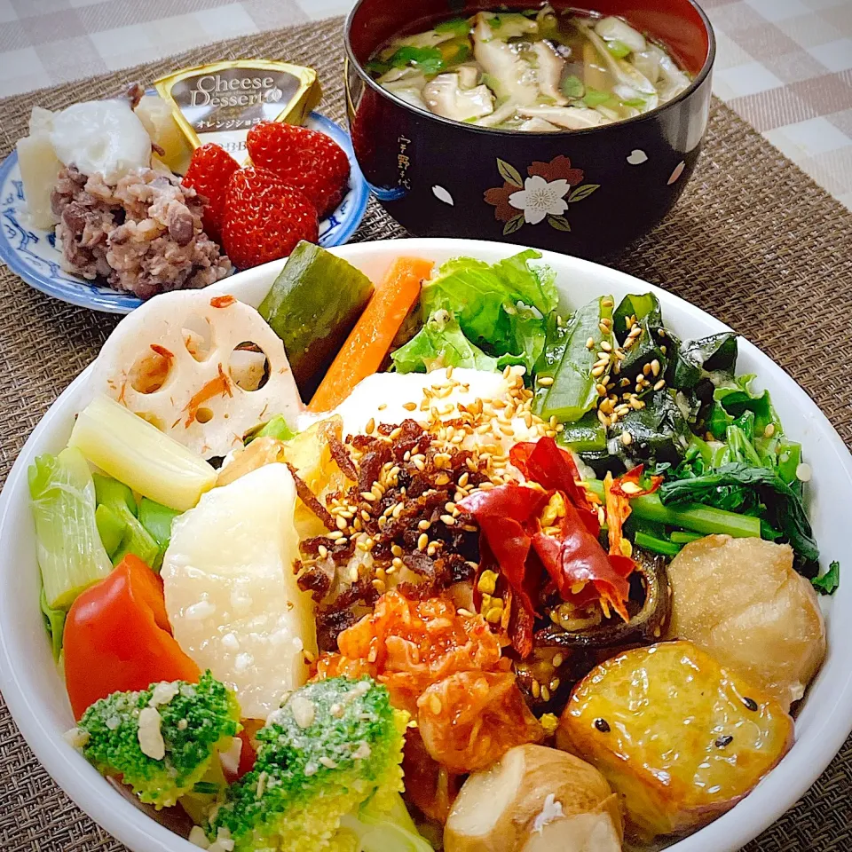 Snapdishの料理写真:今日の昼ごはん★具だくさんで隠れてますがニシンの生姜醤油麹煮の麦とろご飯|riko30294さん