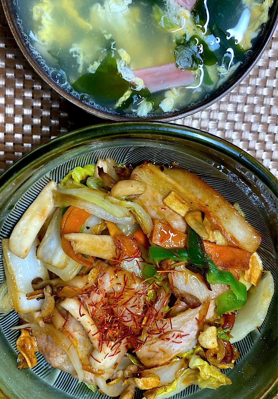 豚バラ焼き肉丼|すくらんぶるえっぐさん