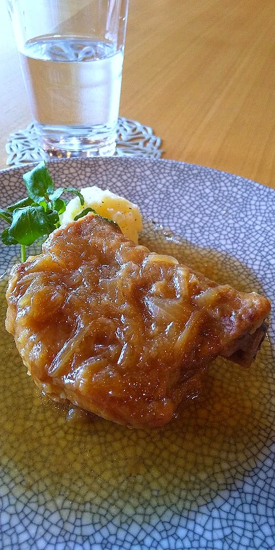 スペアリブのビール煮込み🍖|さくらんぼさん