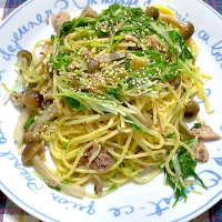 Snapdishの料理写真:サバ缶の水菜パスタ|みきゃこさん