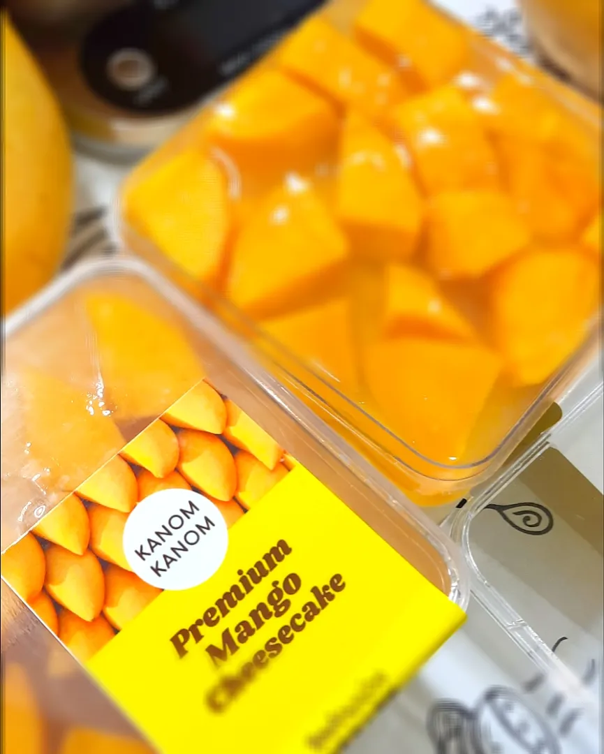 Mango Cheese pie. Freshy summer fruit|Kanom by HandMaker Thailandさん