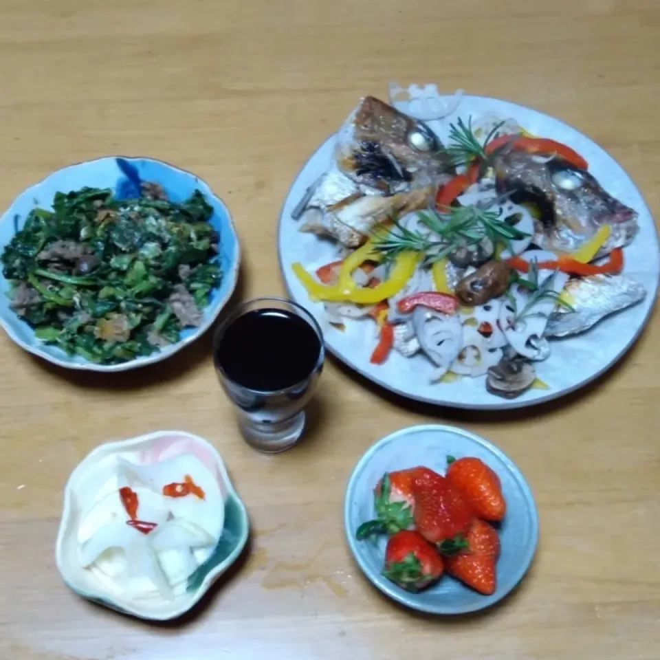 Snapdishの料理写真:2022.3.14

真鯛の頭カルパッチョ風
牛肉と青菜炒め
丸大根酢漬
イチゴ|tamikichiさん