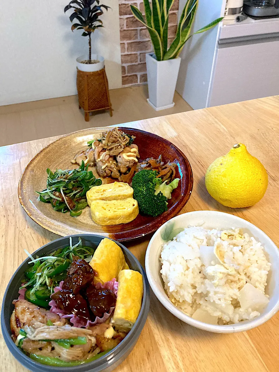 Snapdishの料理写真:旦那さんのお弁当とmyランチプレート(*ꆤ.̫ꆤ*)|さくたえさん