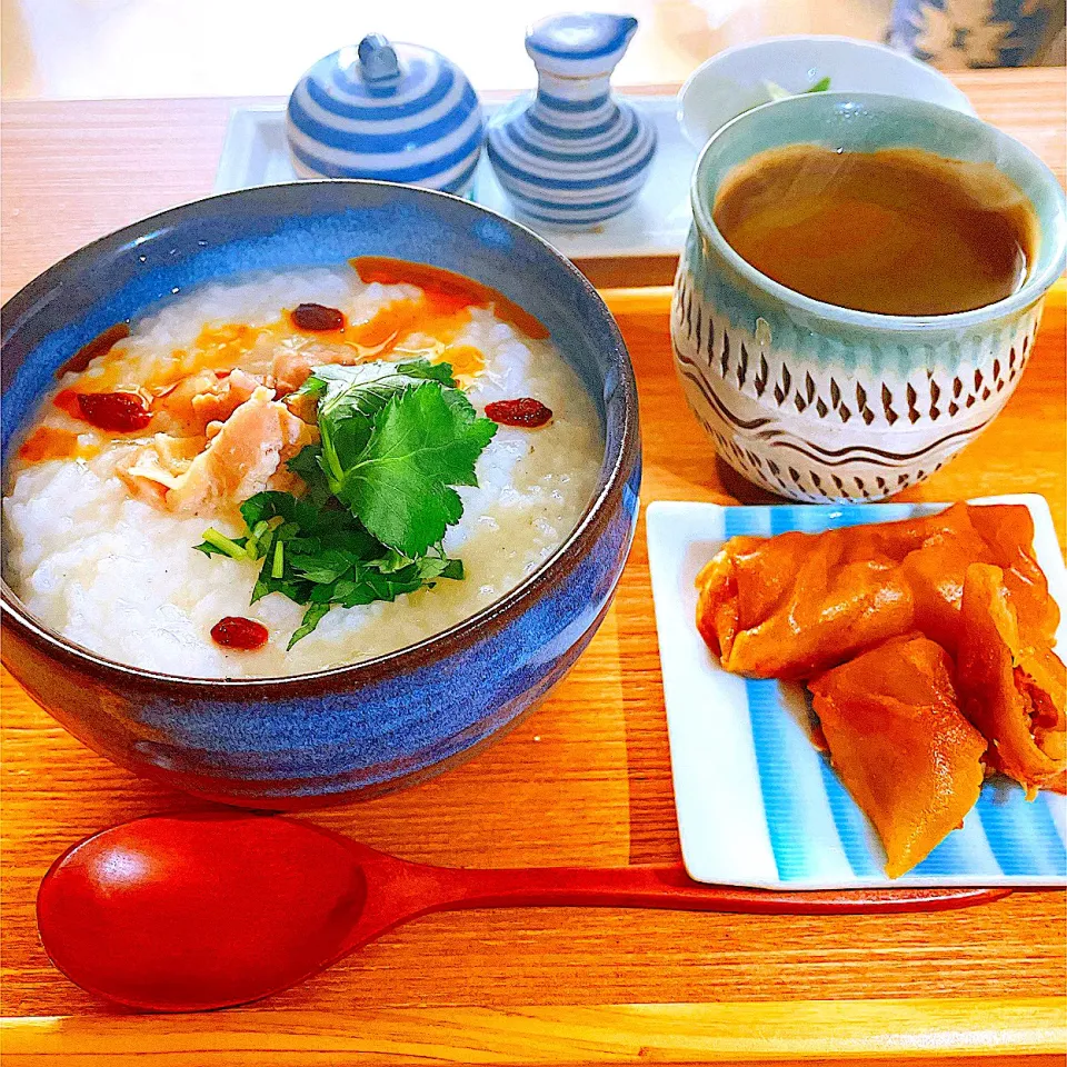 生姜とラー油が効いた優しく美味しい蒸し鶏の中華粥🍚🥣|Sの食卓さん