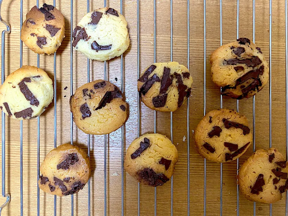 冷凍しておけばすぐ焼ける😊チョコチップクッキー🍪やみつき注意😳|1614さん