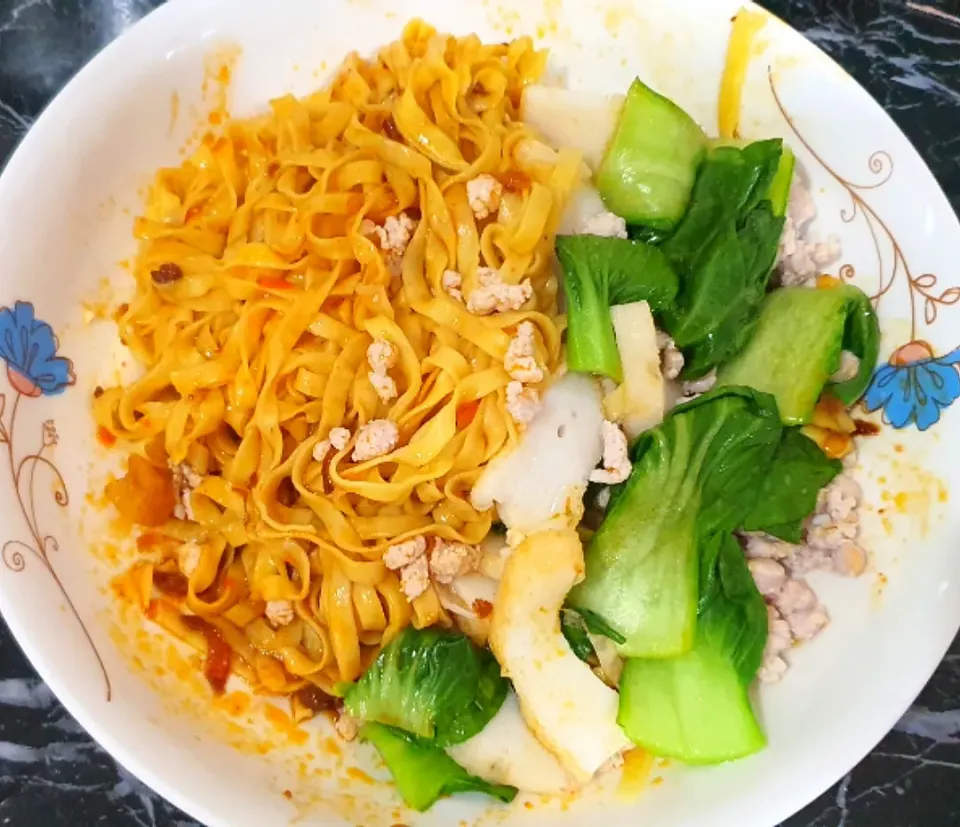 Lunch ♡ Mee Pok noodles ~ 2nd plate ♡ 🤤😋
Extra chilli shallot oil pork lard 💕😋|🌷lynnlicious🌷さん