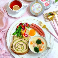 友達からのバースデープレゼントの紅茶とパンでワンプレートランチ🥰