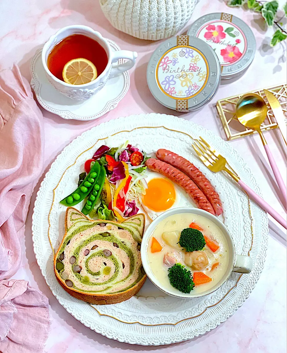 友達からのバースデープレゼントの紅茶とパンでワンプレートランチ🥰|AXさん