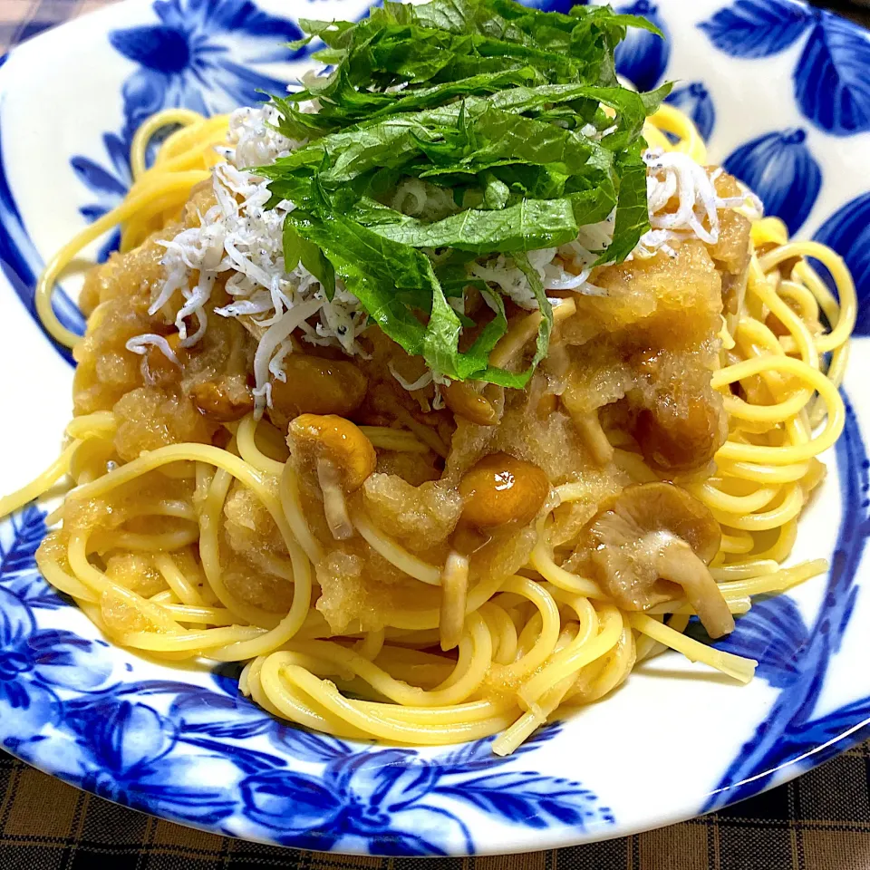 Snapdishの料理写真:なめこおろしの和風パスタ|eriiichiさん