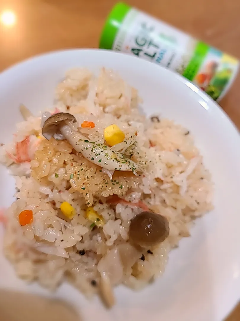 炊飯器で炊き込みカニカマしめじピラフ😋|みぽりん♪さん