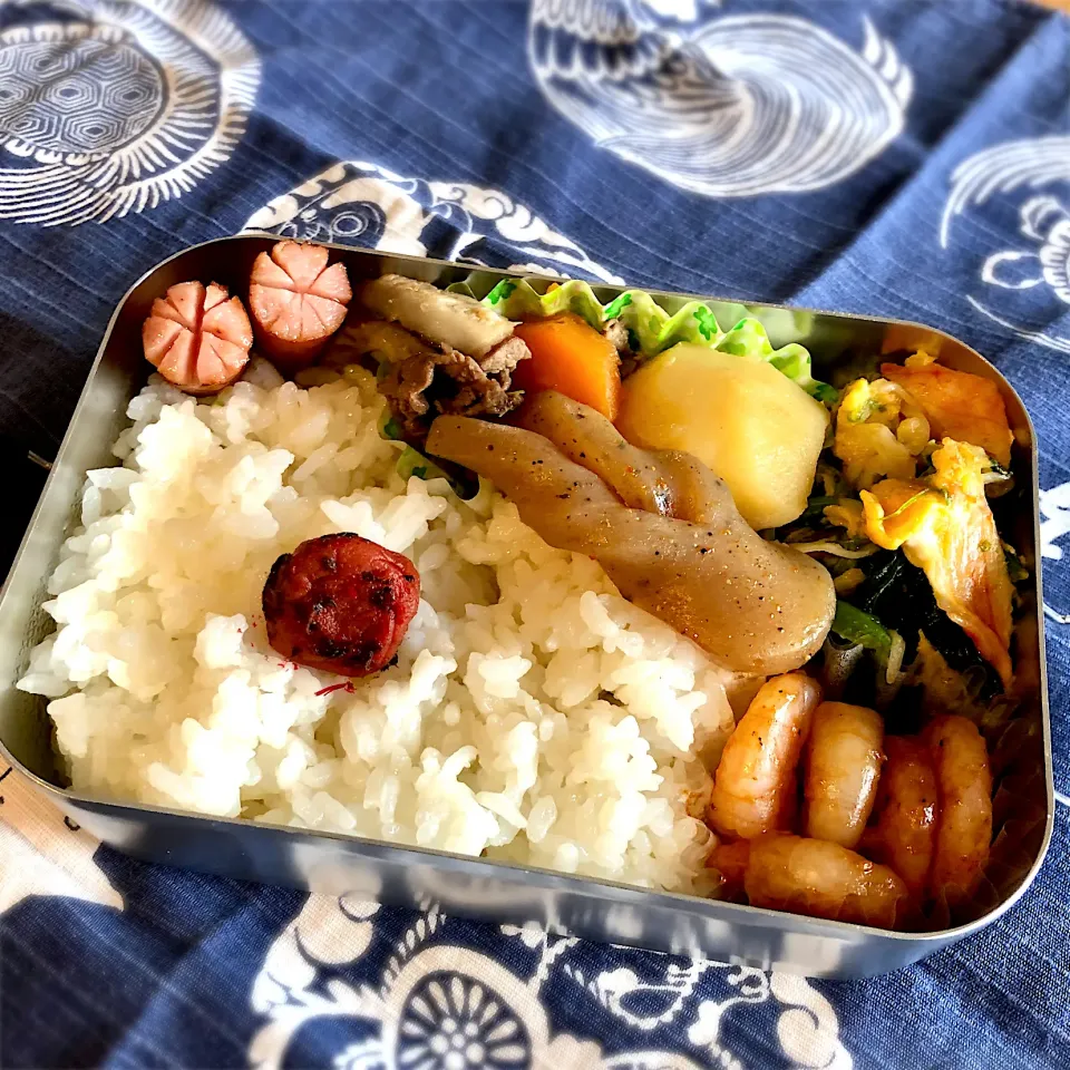 サラ弁　　　　　　　　　　　　　　　　　海老のケチャップ炒め　肉じゃが　ほうれん草とカニカマの卵とじ　蒟蒻炒り|じゅんさんさん