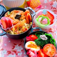 2022/03/23 天丼と野菜サラダのお弁当(⊹＾◡＾)デザートは桜餅