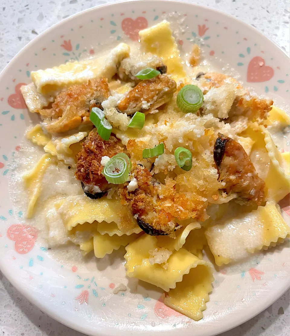 Snapdishの料理写真:Ribbon pasta topped with baked panko crusted mussels🦪|🌺IAnneさん