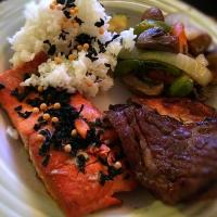弁当フォックス BentoFox's dish Montreal spiced steak, grilled with sauteed vegetables, smoked salmon and a side of rice.