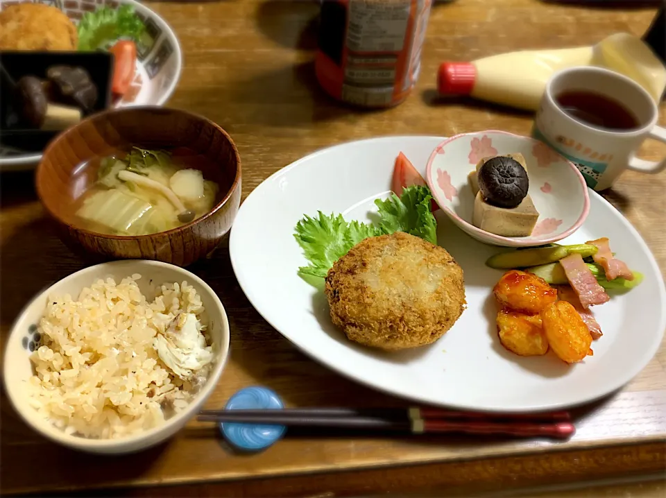 Snapdishの料理写真:コロッケ・エビチリ・アスパラベーコン・高野豆腐の含め煮・鯛めし・味噌汁|ちびろ菌さん