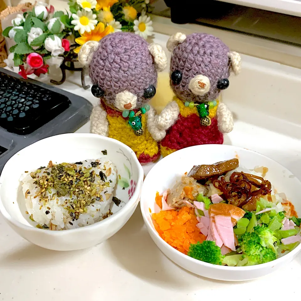 Snapdishの料理写真:高菜おむすびお昼ごはん（╹◡╹）|chagashiさん