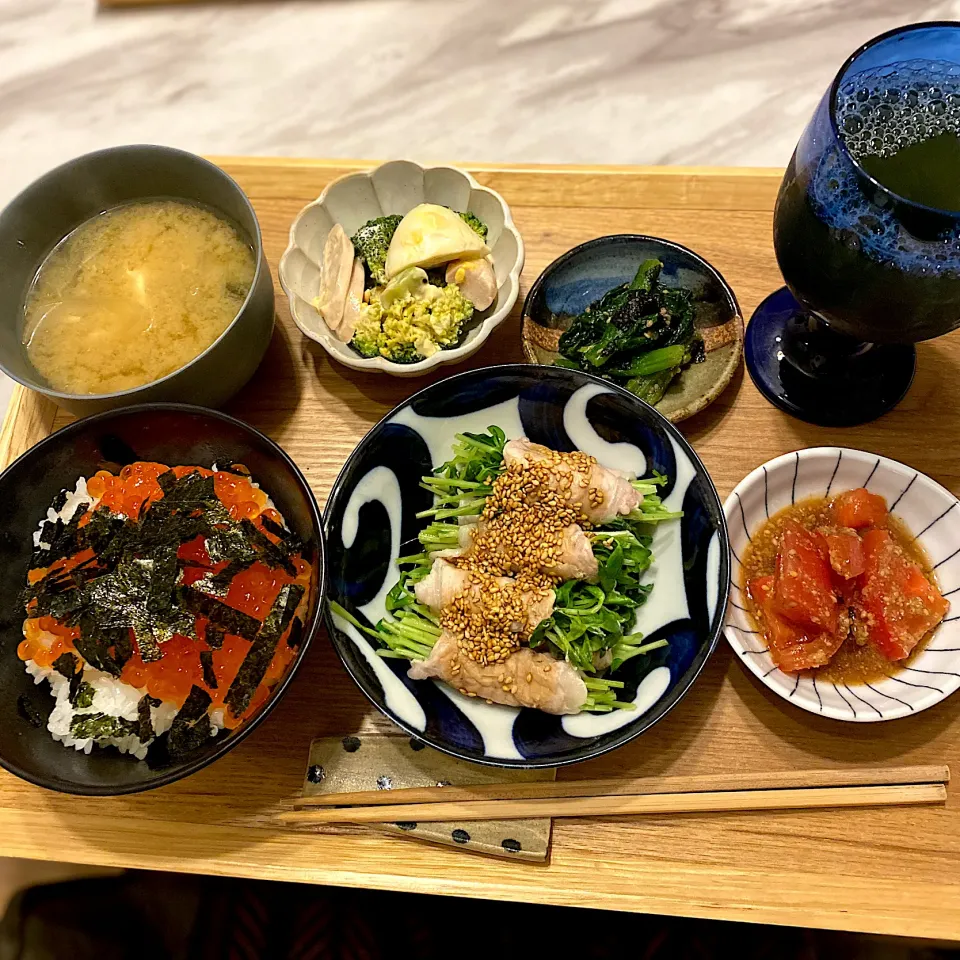 いくら丼、豆苗豚巻き|なつこさん